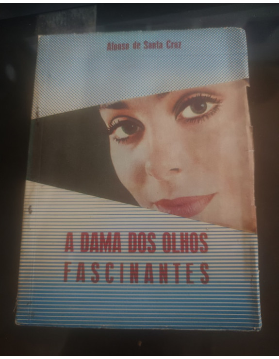 A DAMA DOS OLHOS FASCINANTES