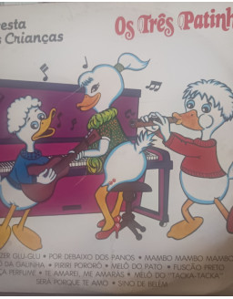 OS TRES PATINHOS